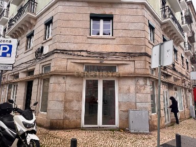 Arrendamento de espaço comercial na Rua da Penha de França, 150