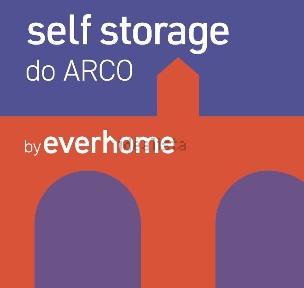 Arrendamento de armazém na Rua Arco do Carvalhão, 47 a