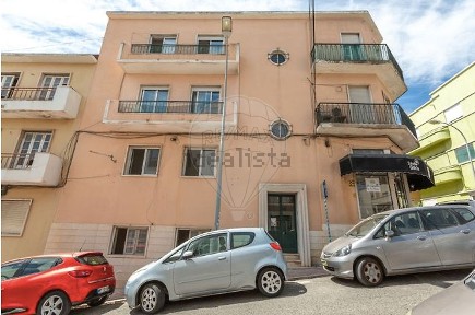 Arrendamento de espaço comercial na Rua Egas Moniz