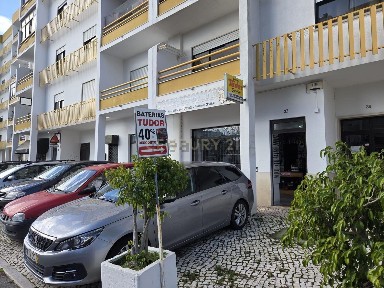 Negócio para trespasse na Rua de Padre António Bianchi, 39