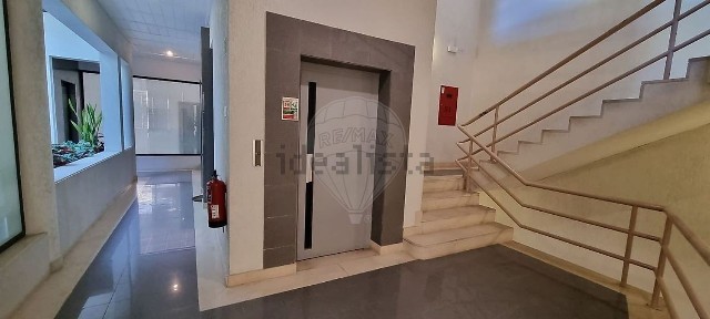 Arrendamento de espaço comercial na Rua José Florindo de Oliveira