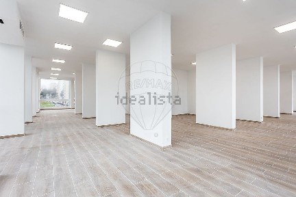Arrendamento de espaço comercial na Rua José Dias Coelho