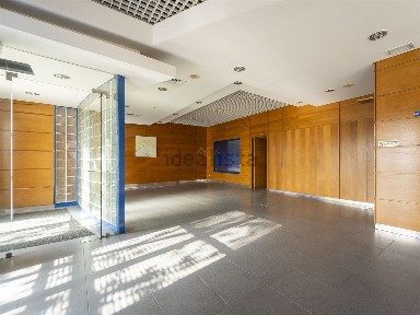 Arrendamento de espaço comercial na Rua Carlos George