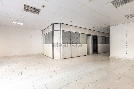 Arrendamento de espaço comercial na Alameda do Aqueduto