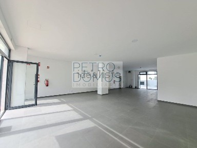 Arrendamento de espaço comercial na Rua de Campolide, 360