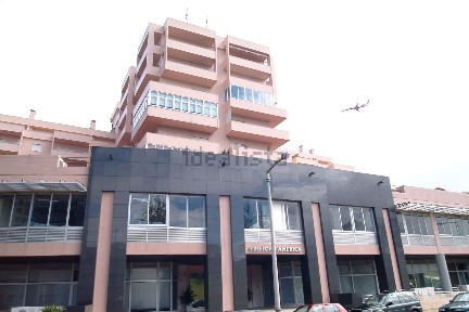 Arrendamento de espaço comercial na Rua Soeiro Pereira Gomes