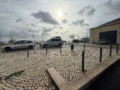 Arrendamento de armazém na Rua Vasco da Gama s/n