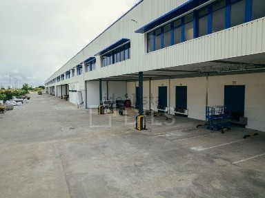 Arrendamento de armazém na Rua dos Navegantes
