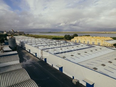 Arrendamento de armazém na Rua dos Navegantes