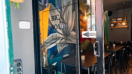 Negócio para trespasse na Rua da Bica de Duarte Belo, 31