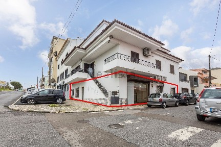 Arrendamento de armazém na Rua Major João Luís de Moura, 14