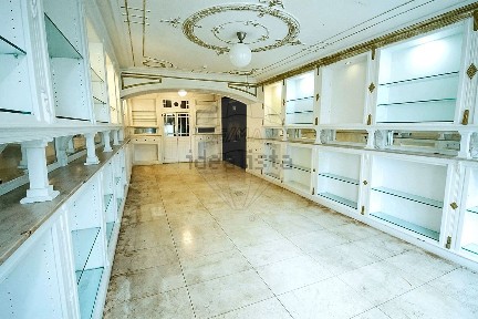 Arrendamento de espaço comercial na Rua de Alcântara