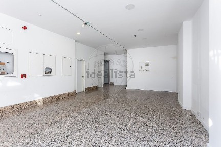 Arrendamento de espaço comercial na Rua Professor Reinaldo dos Santos