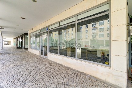 Arrendamento de espaço comercial no Passeio Adamastor