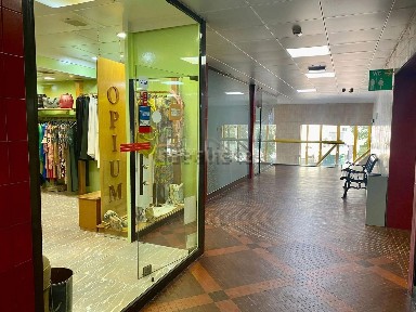 Arrendamento de espaço comercial na Alameda das Linhas de Torres, 236