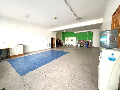 Arrendamento de espaço comercial na Casal de São Brás - Vila Chã