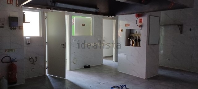 Arrendamento de espaço comercial na Rua Monsenhor Manuel Teixeira, 8 a