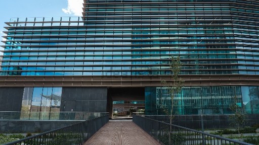 Arrendamento de espaço comercial na Rua António Mega Ferreira s/n