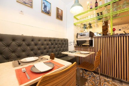 Restaurante, estabelecimento para trespasse na Rua Luís de Camões, 85