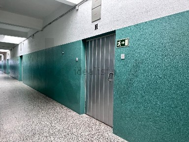 Arrendamento de armazém na Rua do Telhal aos Olivais