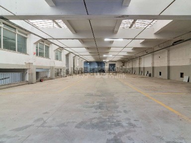 Arrendamento de armazém na Estrada de Benfica