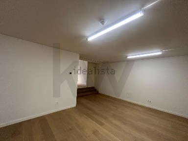 Arrendamento de espaço comercial na Rua Saraiva de Carvalho