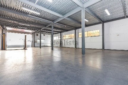 Arrendamento de armazém na Rua Nova