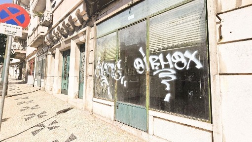 Arrendamento de espaço comercial na Avenida Almirante Reis, 236