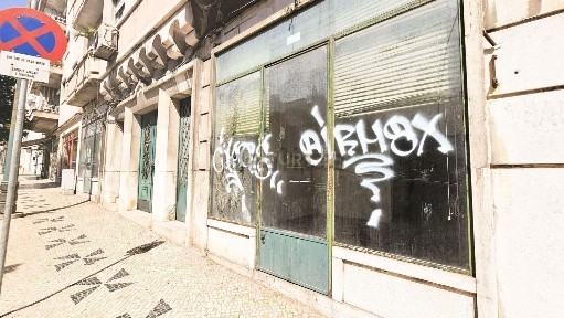 Arrendamento de espaço comercial na Avenida Almirante Reis, 236