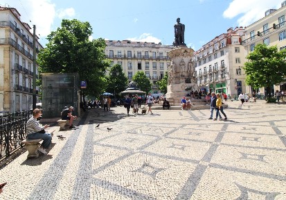 Bar, pizzaria para trespasse na Rua da Bica de Duarte Belo