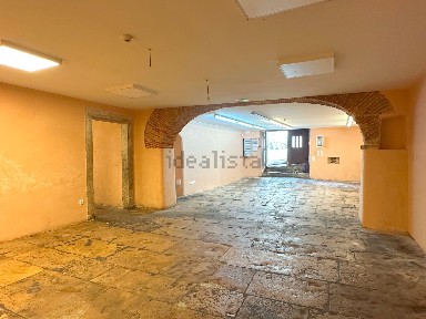 Arrendamento de espaço comercial na Travessa da Espera