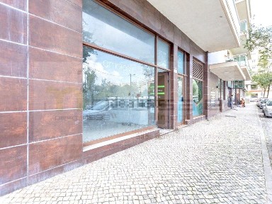 Arrendamento de espaço comercial na Rua Armando Carlos Ferreira, 2