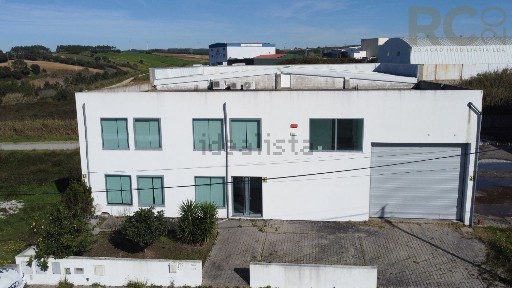 Arrendamento de armazém em Miragaia e Marteleira