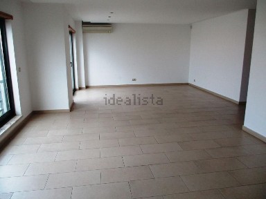 Arrendamento de duplex na Rua Provedor Nuno Álvares Pereira