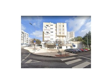 Arrendamento de espaço comercial na Avenida Carolina Michaelis, 40