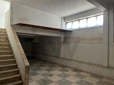 Arrendamento de espaço comercial na Calçada do Tojal