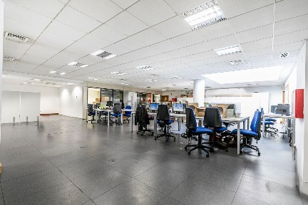 Arrendamento de espaço comercial na Praça de Espanha - Sete Rios