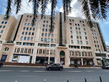 Arrendamento de espaço comercial na Rua Maria Ulrich