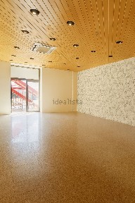 Arrendamento de espaço comercial na Rua 25 de Abril