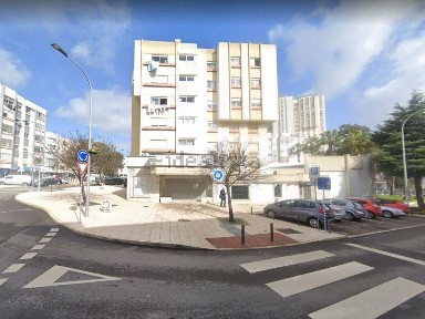 Arrendamento de espaço comercial na Avenida Carolina Michaelis, 40