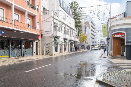 Negócio para trespasse na Rua Elias Garcia, 344