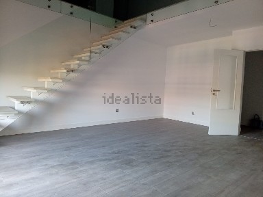 Arrendamento de duplex na Avenida dos Ferroviários s/n