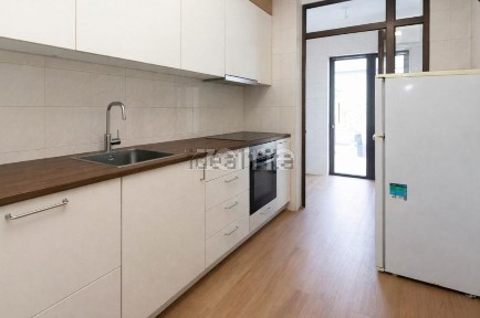 Arrendamento de apartamento T1 na Avenida Francisco Sá Carneiro, 25 b