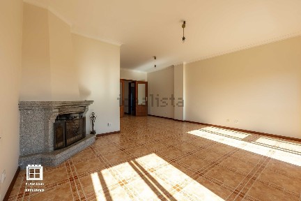 Arrendamento de apartamento T3 na São Paio de Oleiros s/n