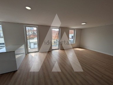 Arrendamento de apartamento T3 na Rua José Falcão