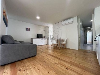 Arrendamento de apartamento T1 na Rua do Almirante Cândido dos Reis, 95