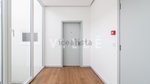 Arrendamento de apartamento T1 na Avenida Doutor Lourenço Peixinho, 66