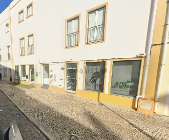 Espaço comercial à venda no Largo de Santa Maria, 9