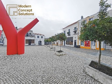 Espaço comercial à venda no Largo de São João