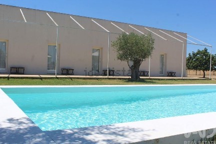 Espaço comercial à venda em Santa Vitória e Mombeja